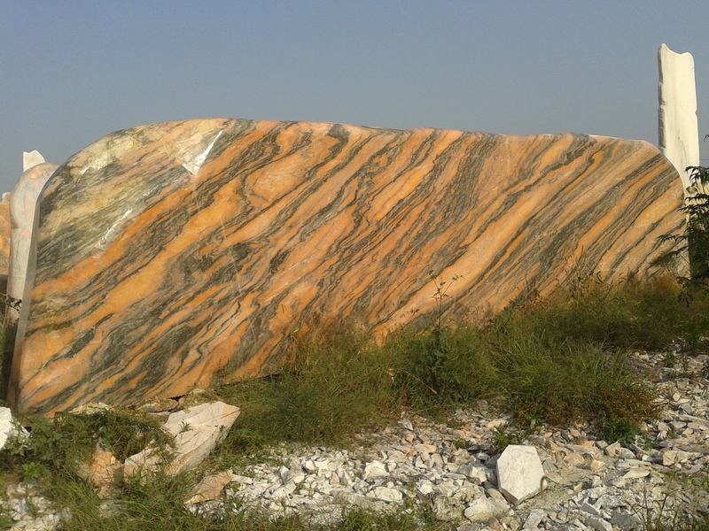 10米晚霞红景观石背面